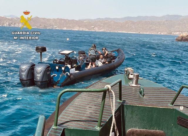 La Guardia Civil detiene a cuatro patrones de pateras taxi que trasladaban migrantes hasta la Pen�nsula por la costa murciana, Foto 3