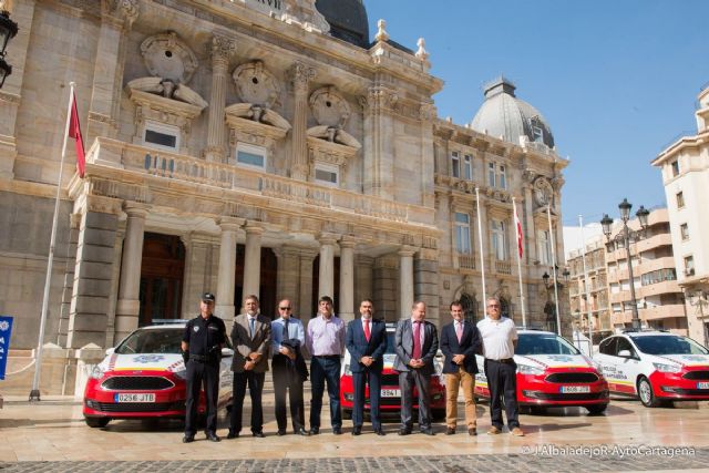 La Policía Local presenta sus nuevos vehículos en la Plaza del Ayuntamiento - 4, Foto 4