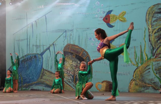 El ballet Mª Teresa Lazareno presenta el Festival Bajo el mar en la Caseta Municipal - 1, Foto 1
