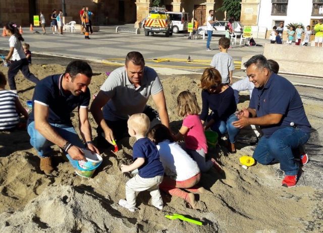 Centenares de peques y mayores se divierten al aire libre con la Jornada de Juegos Populares y castillos de arena de los Juegos - 1, Foto 1
