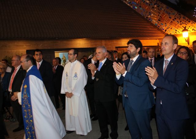 El presidente de la Comunidad asiste a la procesión en honor a la Virgen del Rosario, patrona de Torre Pacheco - 1, Foto 1