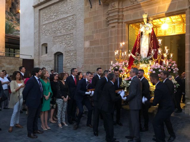 Lpez Miras asiste en Alhama de Murcia a la procesin en honor a la Virgen del Rosario, Foto 1