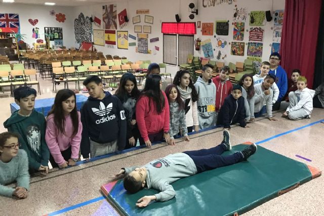 14 centros educativos vuelven a contar este curso con desfibriladores - 1, Foto 1