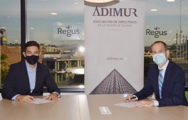 ADIMUR y la multinacional Regus firman un acuerdo de colaboración que pondrá a disposición de los directivos murcianos el uso de espacios de trabajo flexibles en 3.500 centros de negocios - 1, Foto 1