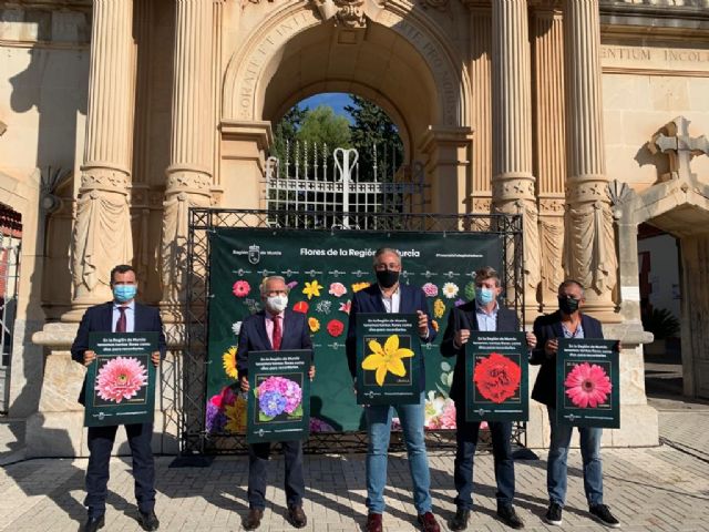 El Ayuntamiento se suma a una campaña de la Comunidad para promocionar la flor cortada con motivo de Todos los Santos - 1, Foto 1