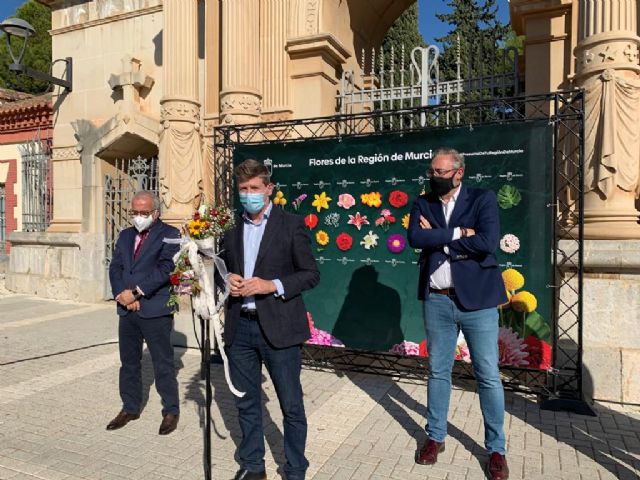 El Ayuntamiento se suma a una campaña de la Comunidad para promocionar la flor cortada con motivo de Todos los Santos - 3, Foto 3