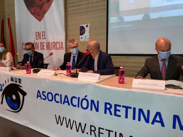 Salud aplica en el Reina Sofía la tecnología 3D en tratamientos quirúrgicos de retina - 1, Foto 1