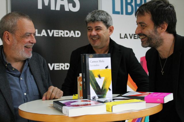 Carmen Mola vista la Feria del Libro de Murcia - 3, Foto 3