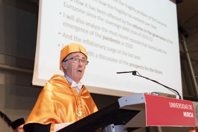 El economista Paul de Grauwe y la escritora Maryse Condé entran en el cuadro de honor de la Universidad de Murcia - 1, Foto 1