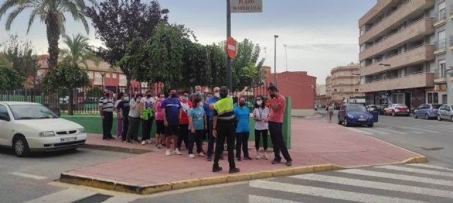 Usuarios y monitores del centro de día de personas con discapacidad intelectual de Mazarrón realizaron actividades por el día de la educación vial, Foto 3