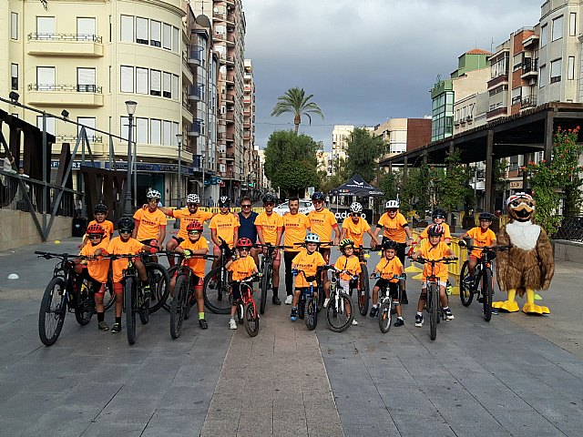 Factory Cycling Academy atrae la atención del público en la Esquina del Convento durante la última actividad de la Semana del Deporte Local - 1, Foto 1