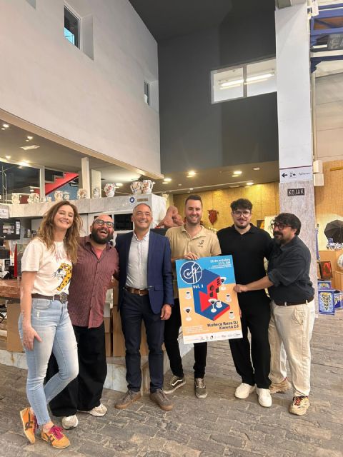 El Centro Regional de Artesanía de Murcia ameniza las compras de productos artesanos con la celebración de la primera 'Co-Fi Party', un evento que fusiona café, música y artesanía - 1, Foto 1