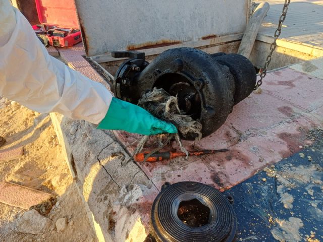 La alcaldesa de Fortuna supervisa los trabajos de limpieza del alcantarillado para prevenir inundaciones ante la llegada de las lluvias - 3, Foto 3