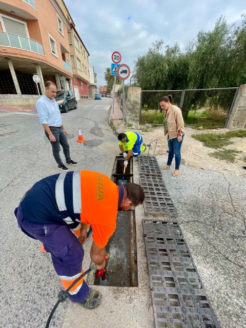 La alcaldesa de Fortuna supervisa los trabajos de limpieza del alcantarillado para prevenir inundaciones ante la llegada de las lluvias - 4, Foto 4