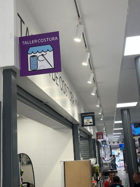 El Ayuntamiento instala señales de accesibilidad universal en las dos plazas de abastos de Alcantarilla - 3, Foto 3