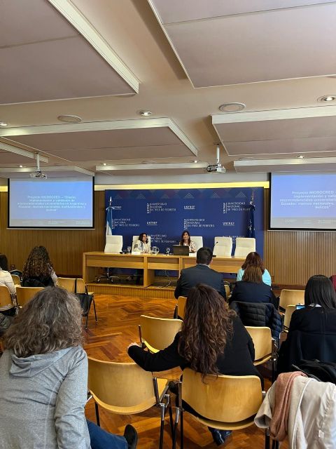 La profesora de Psicología Evolutiva y Educación, Vanesa Valero, comparte en Argentina la experiencia de la Universidad de Murcia en la gestión de microcredenciales - 2, Foto 2
