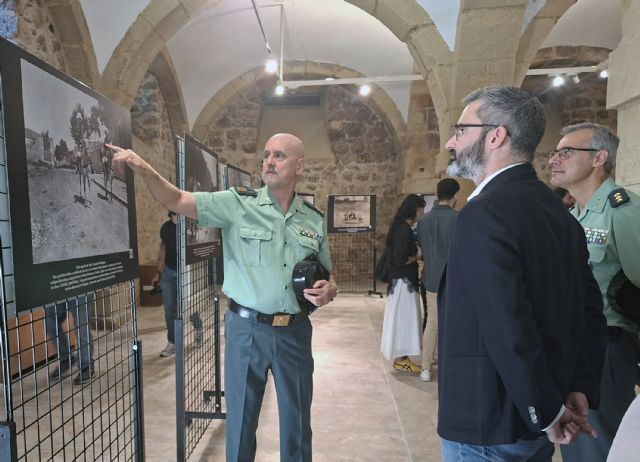 La Guardia Civil inaugura en Murcia la exposición de fotografía 'La Guardia Civil en el siglo XIX, de su fundación al desastre del 98' - 2, Foto 2