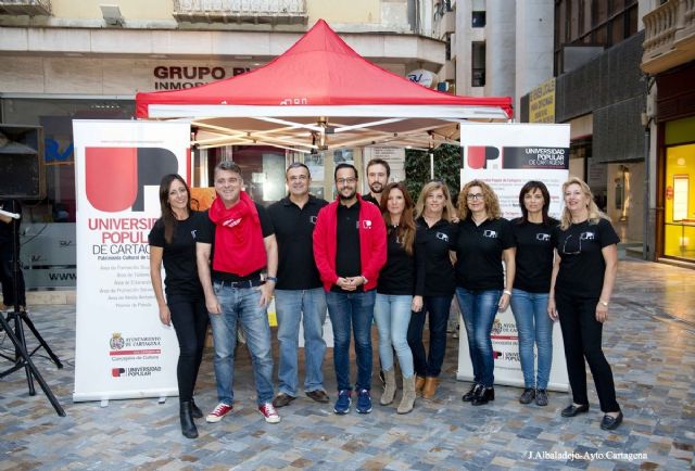 La Universidad Popular exhibio toda su oferta en una fiesta en la calle - 1, Foto 1