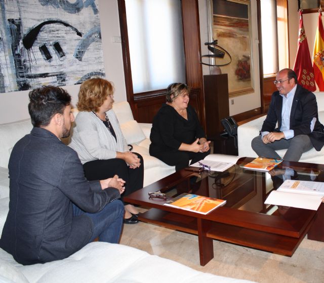 Pedro Antonio Sánchez se reúne con la presidenta de la Federación de Asociaciones Murcianas de Personas con Discapacidad Física y Orgánica - 1, Foto 1