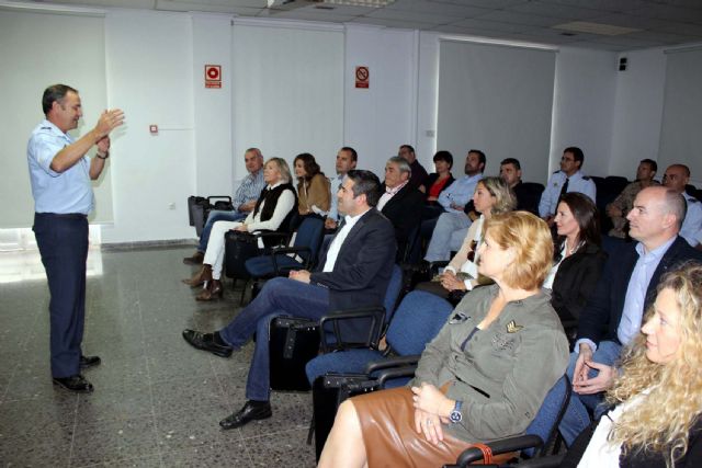 La Corporación Municipal del Ayuntamiento de Alcantarilla, lleva a cabo una visita institucional a la Base Aérea - 2, Foto 2