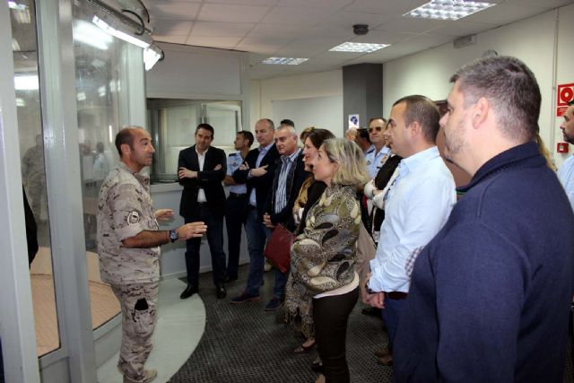 La Corporación Municipal del Ayuntamiento de Alcantarilla, lleva a cabo una visita institucional a la Base Aérea - 3, Foto 3