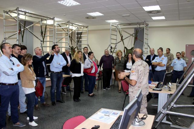 La Corporación Municipal del Ayuntamiento de Alcantarilla, lleva a cabo una visita institucional a la Base Aérea - 4, Foto 4