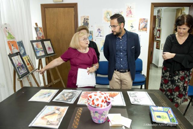 La pintora Vichi dona 70 acuarelas a la Asociacion de Amas de Casa para recaudar fondos contra el cancer infantil - 1, Foto 1