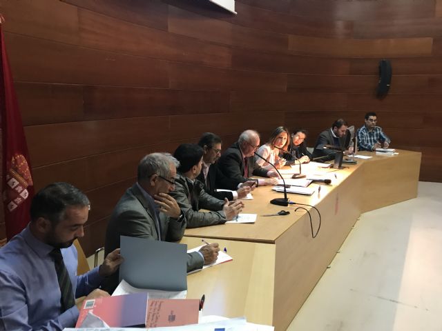 La Mesa de Contratación examina las 30 ofertas presentadas para llevar a cabo las obras de la primera fase de peatonalización de la avenida Alfonso X el Sabio - 1, Foto 1