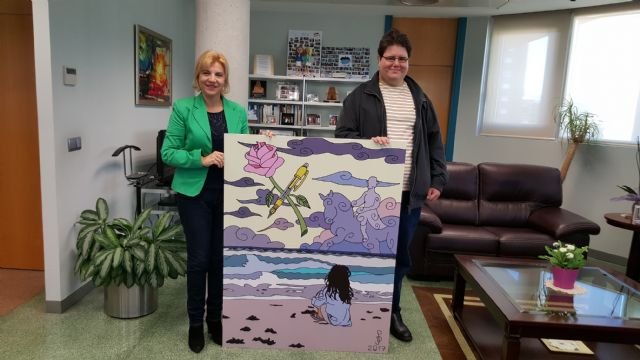 Familia recibe un cuadro de la última exposición del usuario de Ápices Pablo Torres - 1, Foto 1