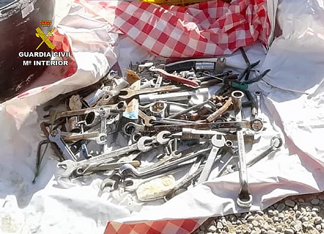 La Guardia Civil sorprende a una persona vendiendo un centenar de objetos supuestamente sustraídos - 2, Foto 2