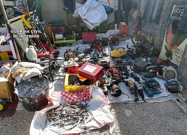La Guardia Civil sorprende a una persona vendiendo un centenar de objetos supuestamente sustraídos - 3, Foto 3