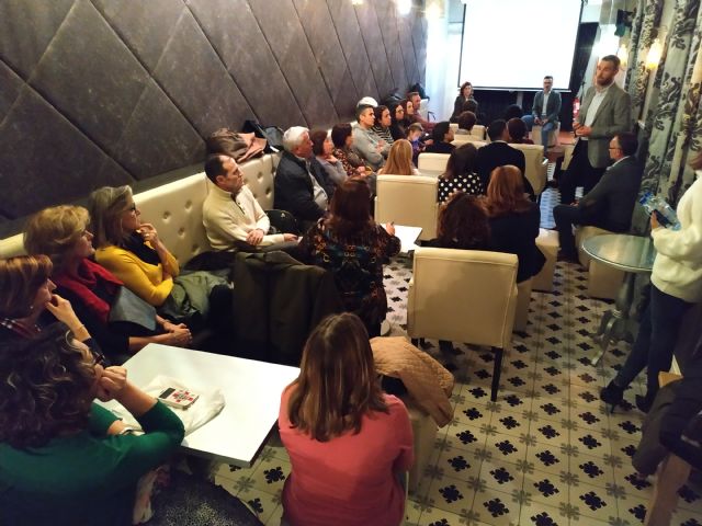 Los artesanos del bordado de Caravaca podrán reconocer de forma oficial su trabajo gracias a la cualificación profesional en la que trabaja la Comunidad - 1, Foto 1