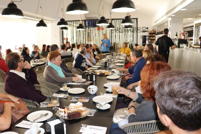 La cabeza de lista del PP al Senado se reúne con los colectivos socio-sanitarios de Águilas - 1, Foto 1