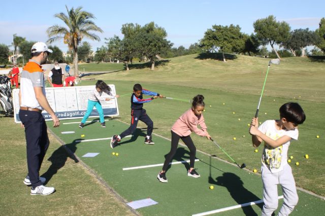 Alumnos del colegio “Joaquín Carrión” de San Javier se inician en el golf - 1, Foto 1