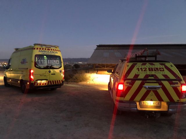 El Servicio Municipal de Emergencias rescata a un ciclista herido tras una caída sufrida en una senda de la Sierra de La Peñarrubia - 1, Foto 1