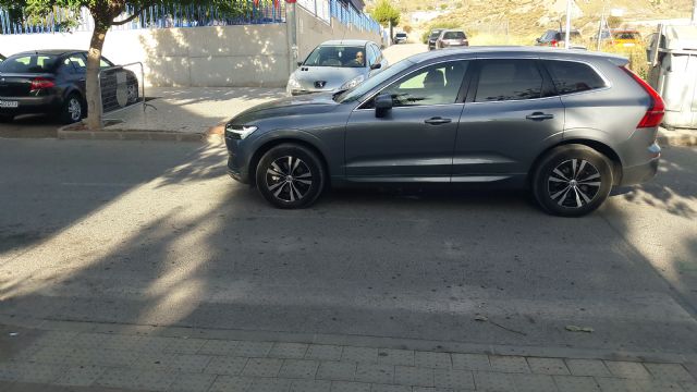 Vecinos del centro, barrios y pedanías denuncian que la falta de mantenimiento de la señalización vial ha provocado la desaparición de pasos de peatones - 3, Foto 3