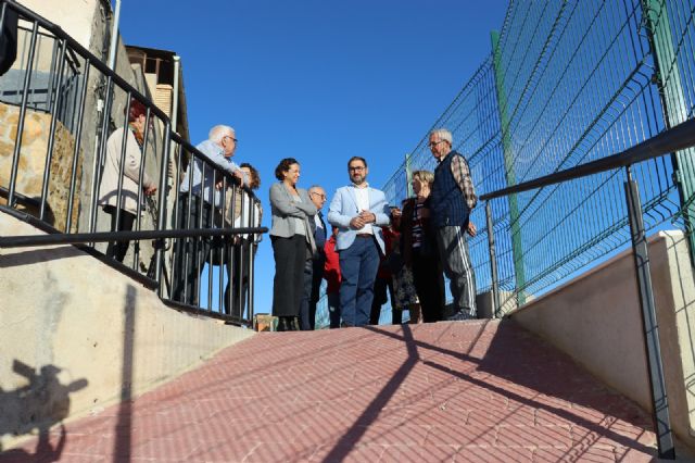 El Ayuntamiento de Lorca finaliza los trabajos de mejora en la pavimentación, el vallado y la accesibilidad de la calle Gregorio García del barrio de San Cristóbal - 2, Foto 2