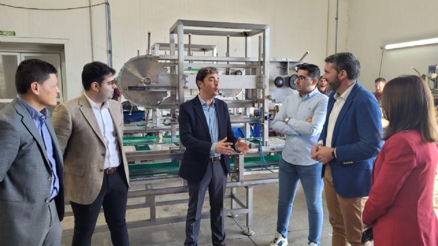 Luengo subraya la importancia de la maquinaria como pieza clave para el continuo crecimiento del sector agroalimentario en la Región de Murcia - 1, Foto 1