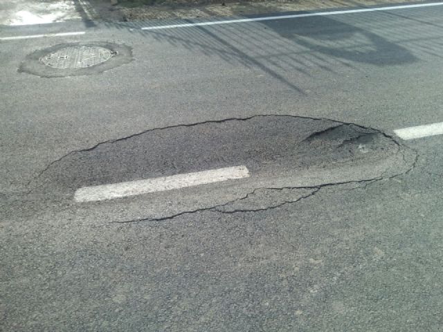 El PSOE denuncia el hundimiento del Camino Central de Cazalla dos semanas después de su asfaltado - 2, Foto 2