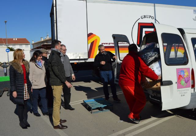 Los trabajadores de 'Consum' en Las Torres de Cotillas recogen juguetes para los niños más necesitados - 4, Foto 4