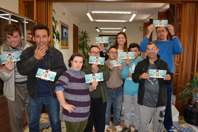 El Ayuntamiento de Águilas volverá a felicitar las Navidades con las tarjetas realizadas por los usuarios del Centro Ocupacional Urci - 1, Foto 1