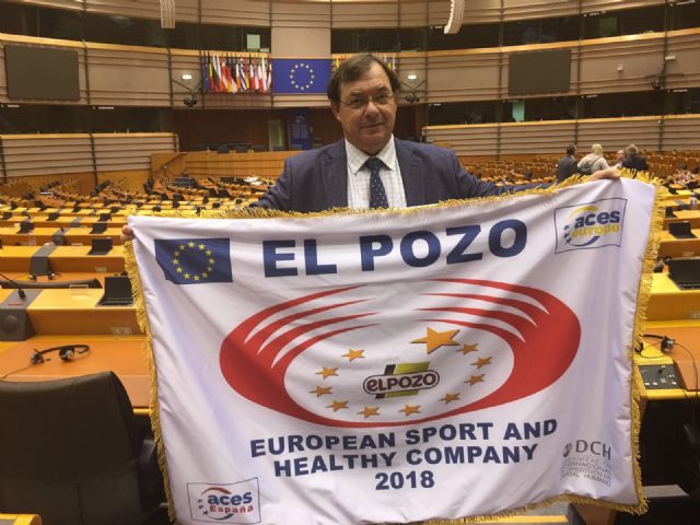 ELPOZO ALIMENTACIN recoge la bandera que la acredita como Empresa Europea del Deporte y la Salud, Foto 2