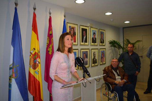 El Ayuntamiento celebra el aniversario de la Constitución homenajeando a los alcaldes de las cuatro últimas décadas - 1, Foto 1