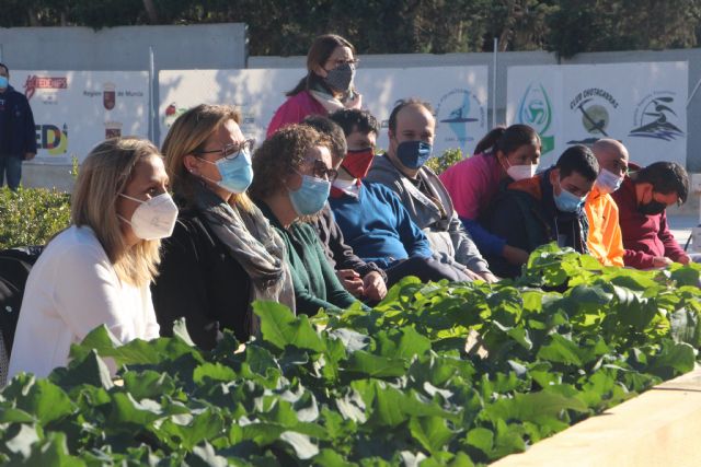 Las castañeras visitan el nuevo jardín sensorial de Aidemar para celebrar la Navidad - 3, Foto 3
