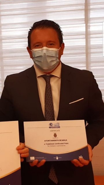 El alcalde de Mula, Juan Jesús Moreno, ha recibido el certificado de reconocimiento del Ayuntamiento como Punto e-TradeDesk - 1, Foto 1