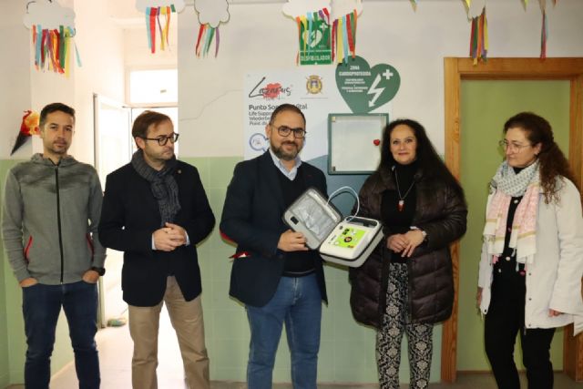 El Ayuntamiento de Lorca instalará, este mes de diciembre, 27 desfibriladores en los centros educativos públicos que no disponían de esta herramienta de seguridad - 1, Foto 1