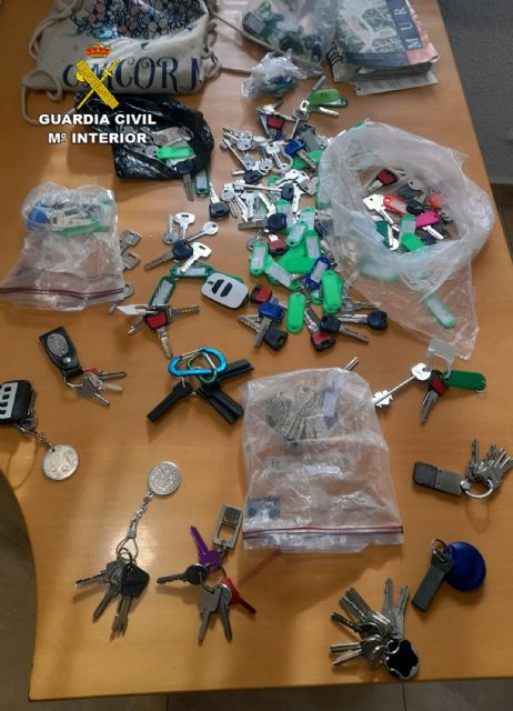 La Guardia Civil detiene a dos jóvenes 24 horas después de robar en siete vehículos - 1, Foto 1