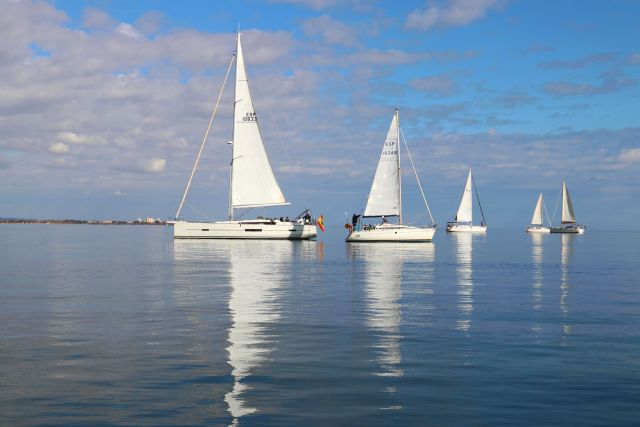 Larga espera de casi tres horas a un suave viento de Jaloque en la 2ª prueba del G.P. ‘DFM Rent a Car’ del XXIX “Trofeo Carabela” - 1, Foto 1