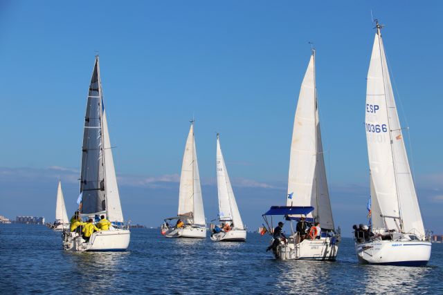 Larga espera de casi tres horas a un suave viento de Jaloque en la 2ª prueba del G.P. ‘DFM Rent a Car’ del XXIX “Trofeo Carabela” - 2, Foto 2