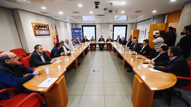 López Miras resalta la unidad de acción en defensa del trasvase y alerta de que no está en juego el futuro de un sector, sino de toda la Región - 2, Foto 2